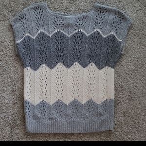 VINTAGE SUSANN D SWEATER IN GRAY & WHITE SIZE M